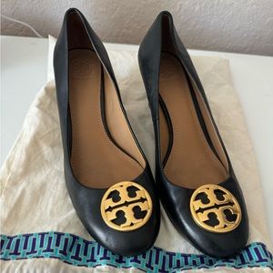 Tory Burch
Women's Chelsea Wedge Pumps